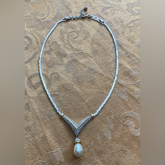 CHRISTIAN DIOR Vintage Silver Tone Crystal V-Neck Pearl Statement Necklace - Picture 3 of 8
